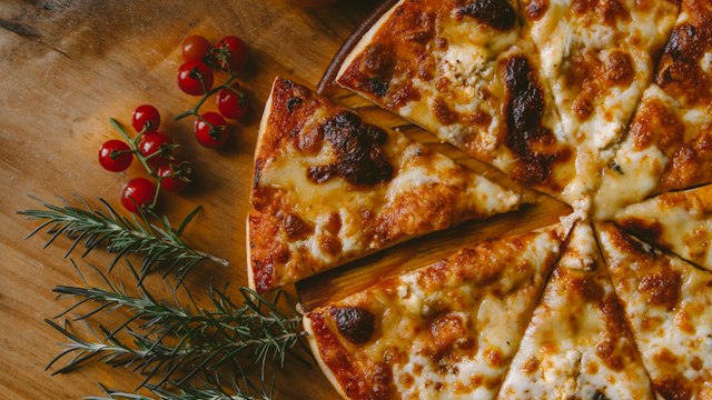 Margherita, straight from the oven