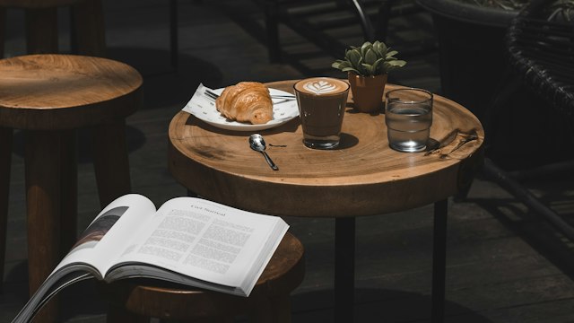 Latte and a croissant, 8am